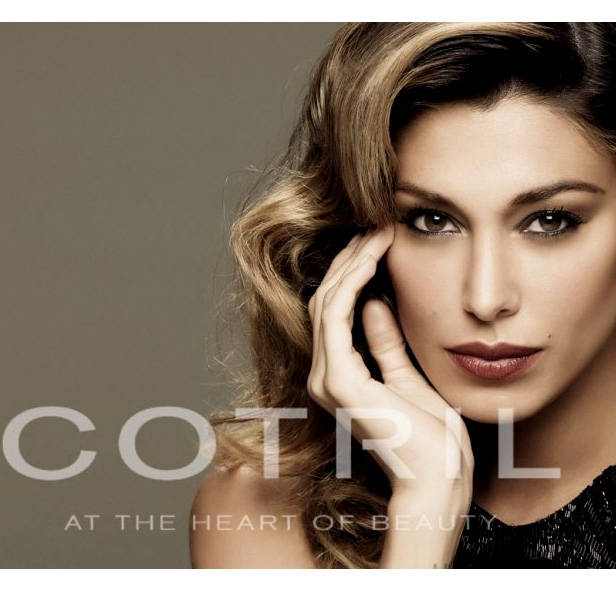 Stile Donna Mattia Benevento Hair Stylist Via Pacevecchia 19 utilizza prodotti COTRIL