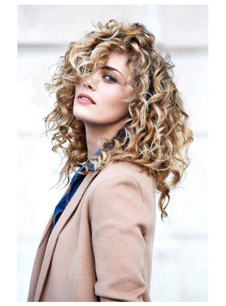 Stile Donna Mattia Benevento, le acconciature
